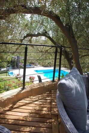 Seasonal outdoor pool, pool umbrellas, pool loungers - La Calanque du Boucharel (Fréjus)