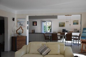 Télévision à écran plat