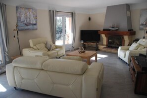 Télévision à écran plat