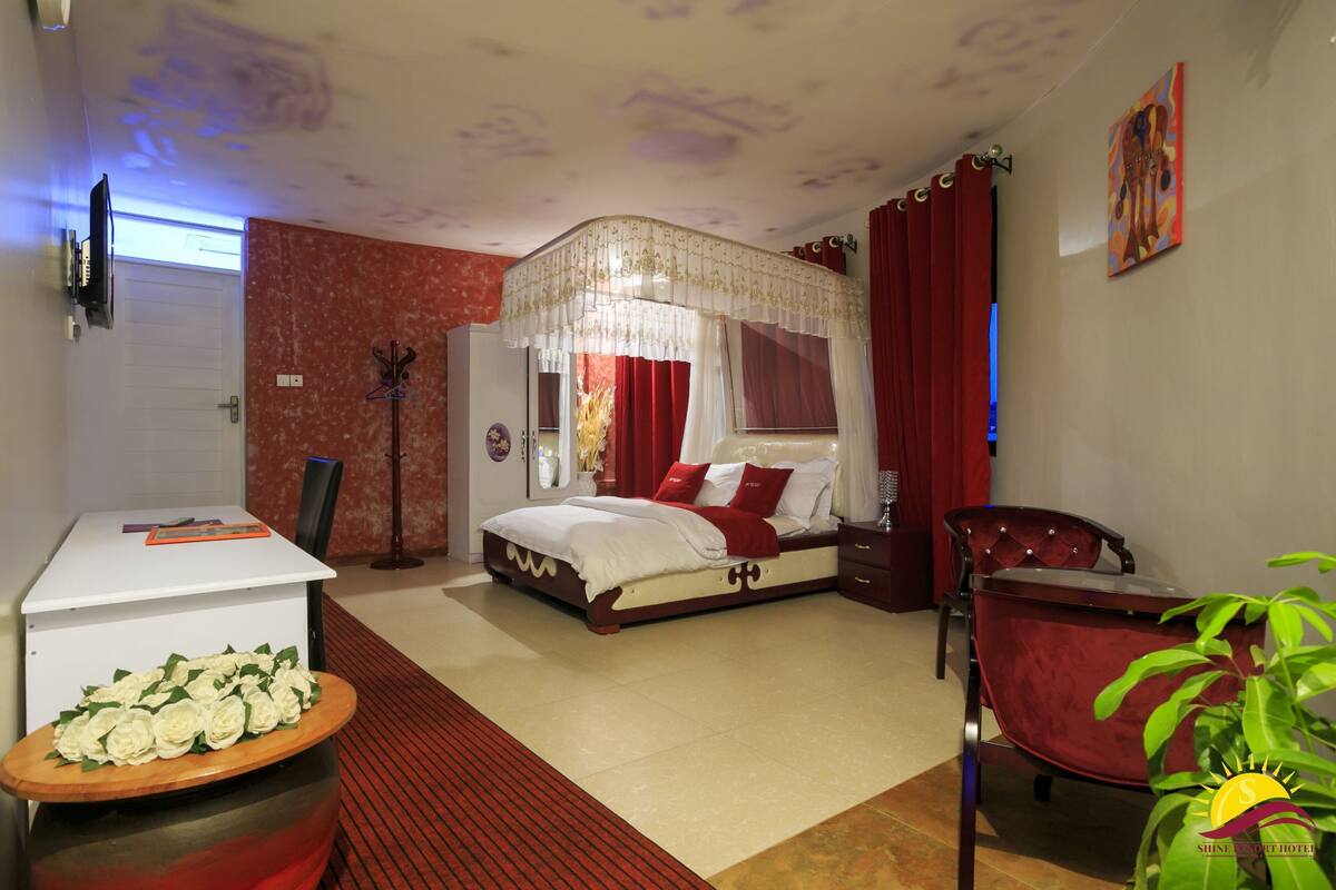 Honeymoon Double Room, 1 Queen Bed, Lake View | Hypo-allergenic bedding, minibar, individually decorated, desk