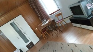三人房 | 書桌、熨斗/熨衣板、免費無線上網、床單