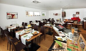 Ilmainen päivittäinen buffetaamiainen