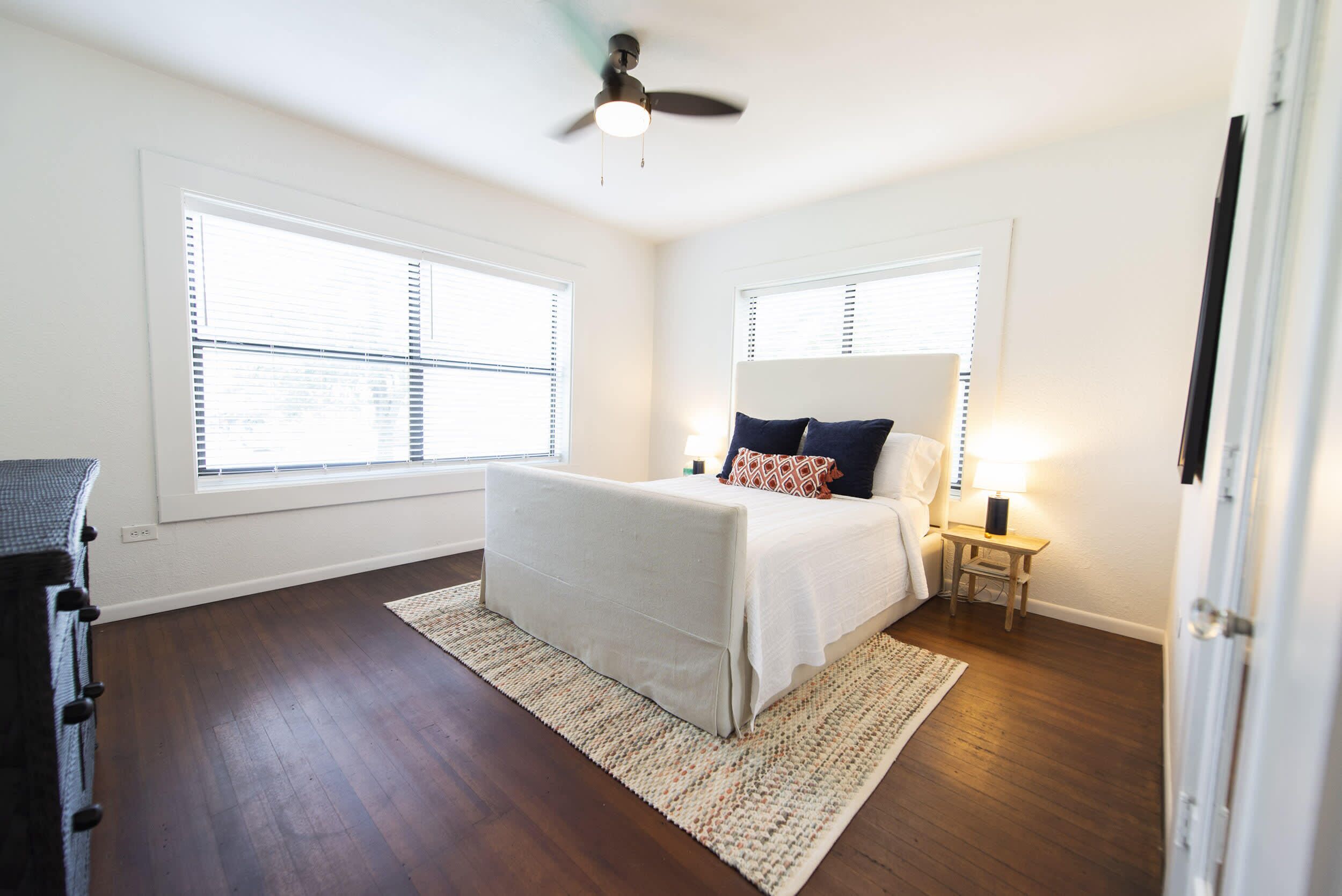 "Newly Updated!" Cozy 1927 Uptown Tudor 4 min to Magnolia