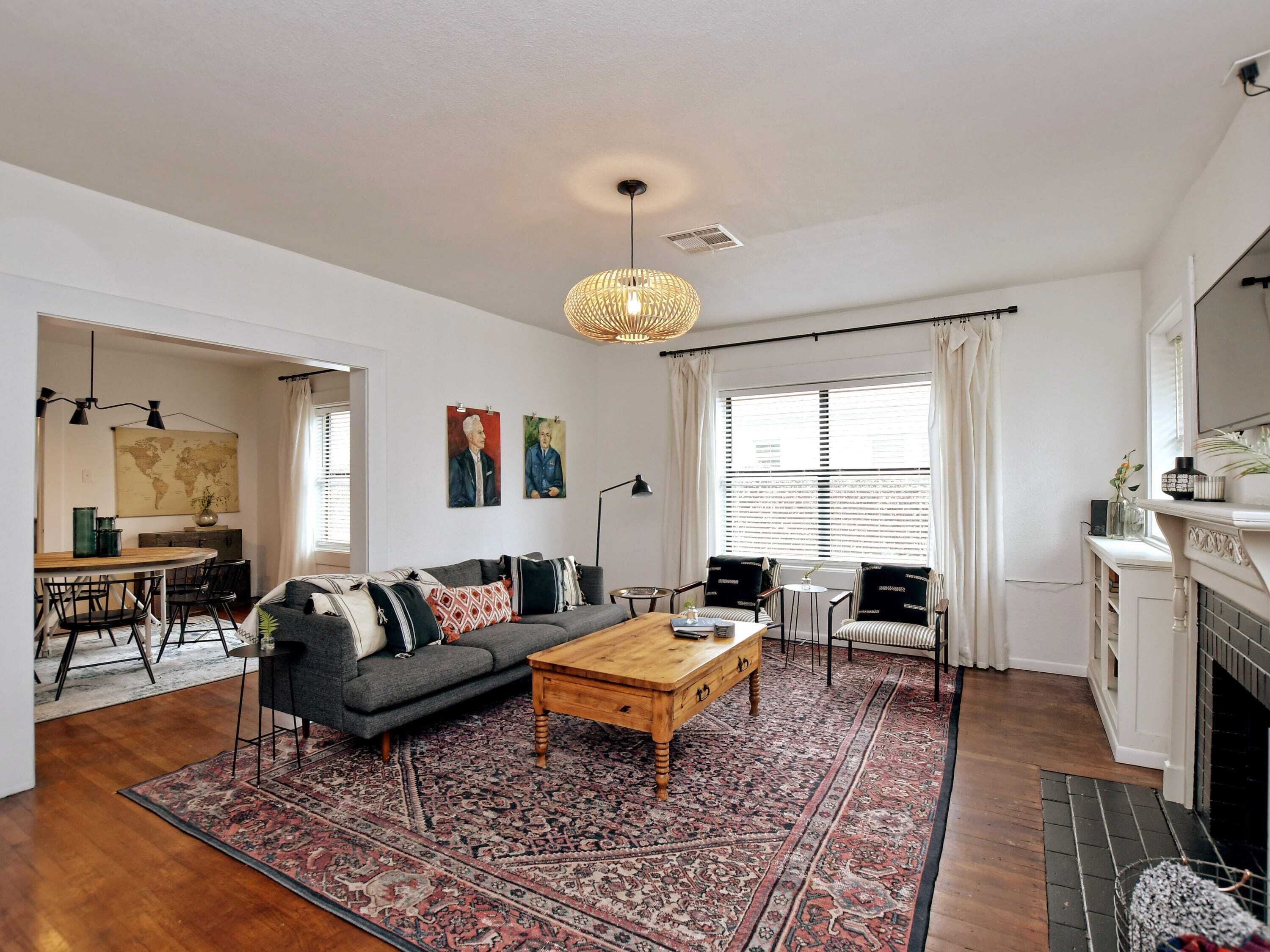 "Newly Updated!" Cozy 1927 Uptown Tudor 4 min to Magnolia