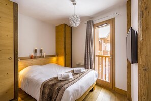 2 bedrooms, free WiFi, bed sheets - 100m from ski lifts, fitness, swimming pool, sauna, hammam, balcony, tv, 58m², Tignes (Tignes)