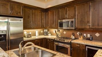 KylskÄp, mikrovÄgsugn, ugn och spishÀll