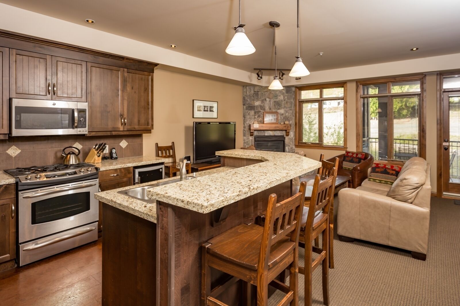 ooh la la!! Romantic hot tub with view!