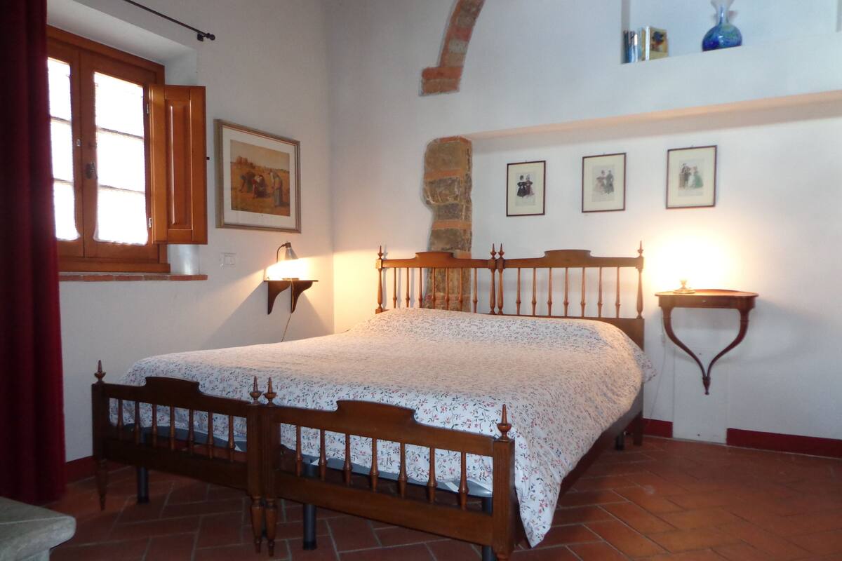 2 bedrooms, memory foam beds, individually furnished, laptop workspace
