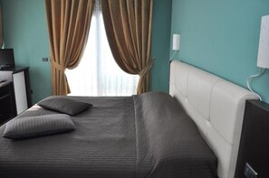 Standard Double Room | Minibar, soundproofing, free WiFi, bed sheets - Hotel Vivas (Durrës)