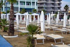 Front of property - Hotel Vivas (Durrës)