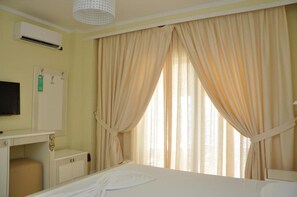 Minibar, sistema de insonorización, wifi gratis y ropa de cama 