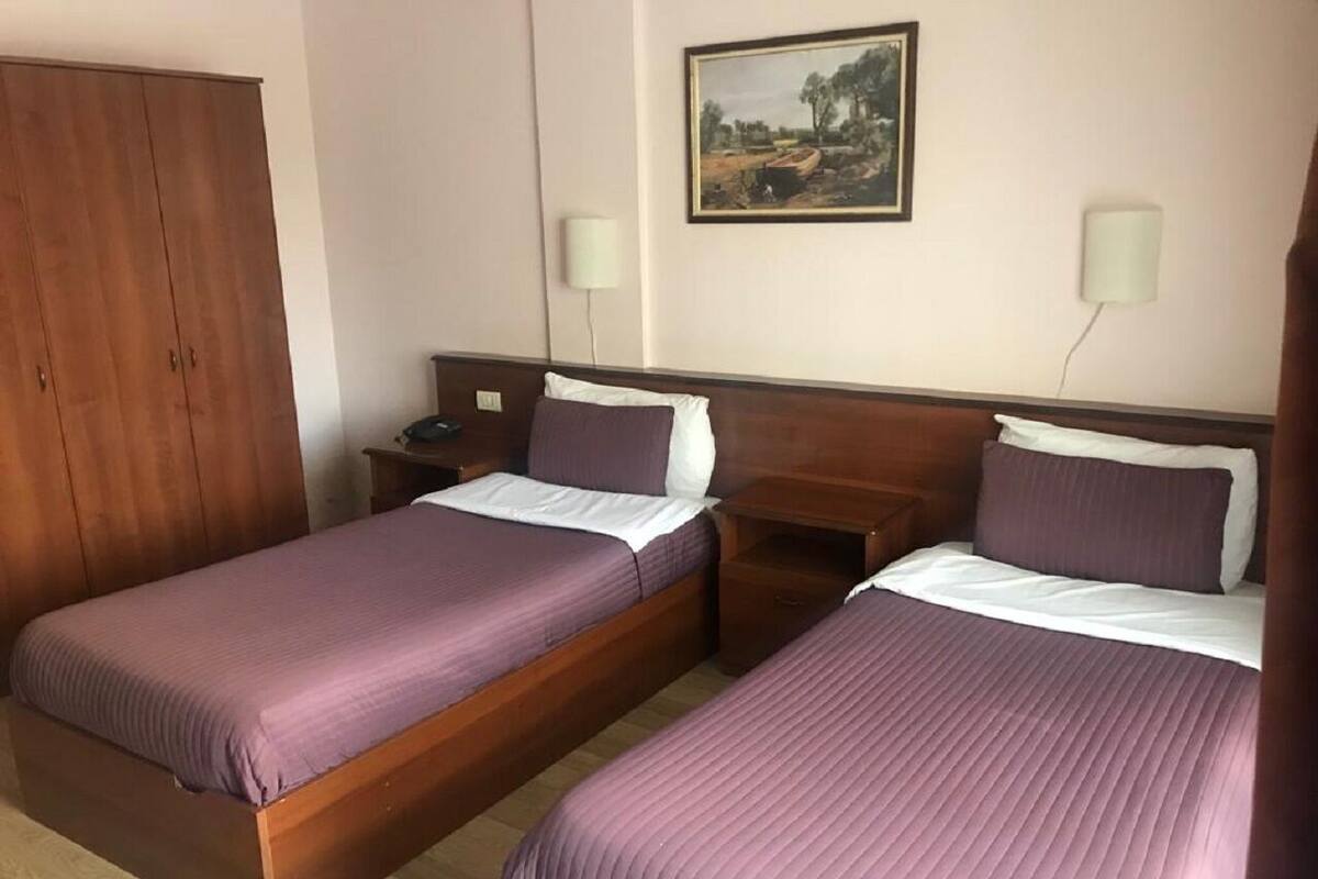 Minibar, sistema de insonorización, wifi gratis y ropa de cama 