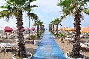 Beach - Hotel Vivas (Durrës)