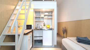 Habitación individual estándar | Área de sala de estar | Televisión de pantalla plana