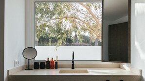 Apartemen Deluks (04) | Kamar mandi