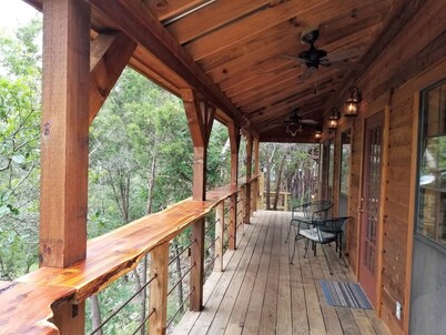 Stoney Porch Guest Cabin - Nestled in the Beautiful Texas Hill Country
