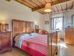 7 bedrooms, travel crib, free WiFi - Lovely apartment in villa for 14 people with private pool, WIFI, TV, balcony and pets allowed (Lamporecchio)