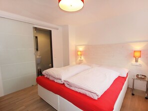 3 soverom, strykejern/-brett, reiseseng for barn og wi-fi (inkludert)