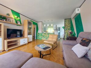 TV - Beautiful apartment for 5 people with A/C, WIFI, TV, balcony and pets allowed (Rijeka)