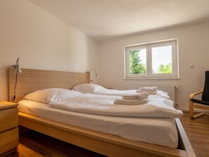 4 bedrooms, travel cot, free WiFi