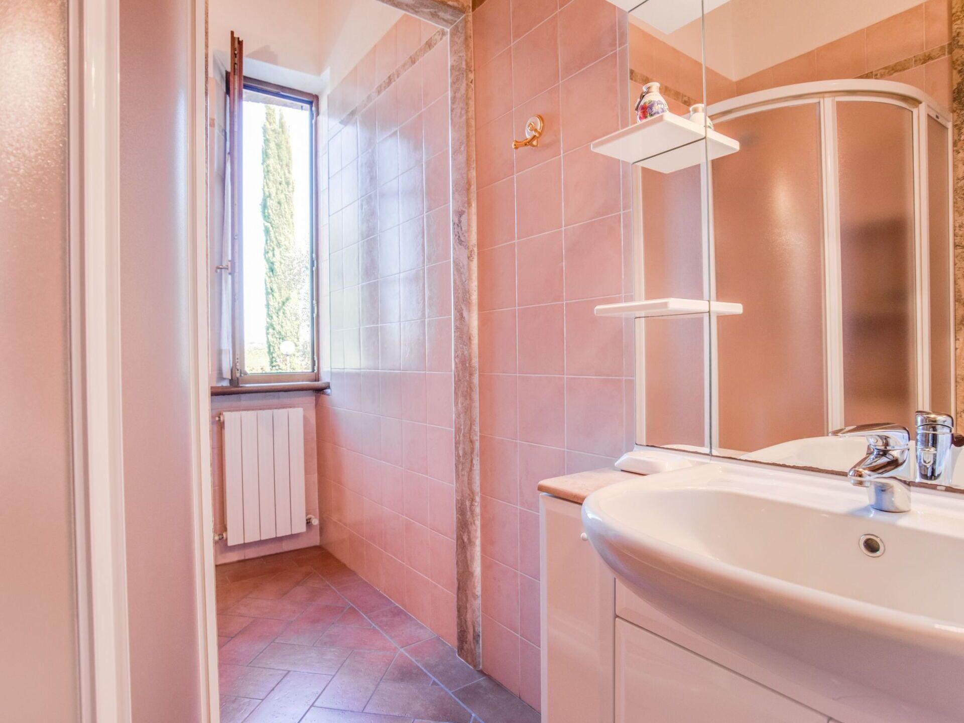 Lovely apartment in villa for 5 guests with WIFI, TV, patio, pets allowed and parking