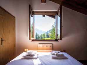 1 bedroom, travel crib, free WiFi, bed sheets - Lovely apartment with pool, WIFI, TV, terrace, pets allowed, panoramic view, close to Riva Del Garda (Pieve Di Ledro)