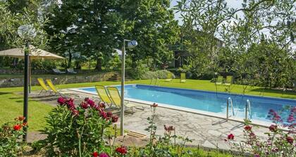 Bonito apartamento en villa para 4 personas con piscina, WIFI, terraza y mascotas permitida