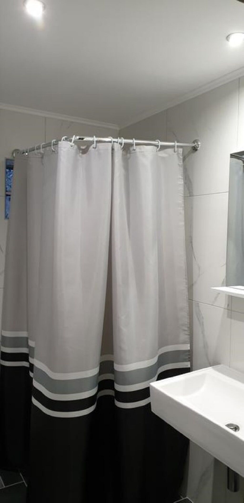 Toallas, jabón, papel de baño 