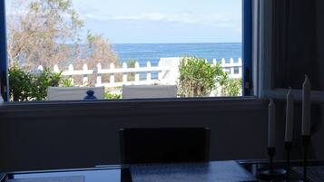 Family House, 3 Bedrooms | In-room dining