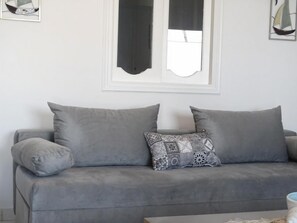 Casa familiar, 3 habitaciones | Área de sala de estar | Televisión de pantalla plana 