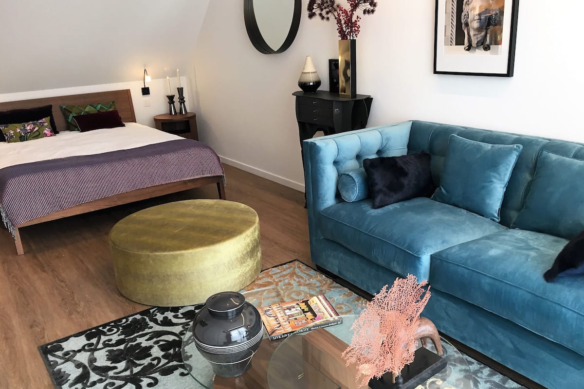 Superior Double Room (Cosmopolitan) | Down comforters, minibar, individually decorated, individually furnished