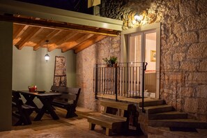 Outdoor dining - Villa Pax  (Marcana)