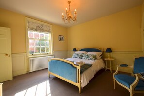 4 bedrooms, iron/ironing board, WiFi, bed sheets - 14 St Saviours Place, YORK (York)