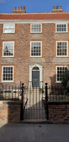 14 St Saviours Place, YORK