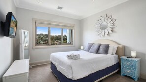 3 bedrooms, iron/ironing board, Internet, bed sheets - Unit 49  - 3 Bed Ocean View (TERRIGAL)