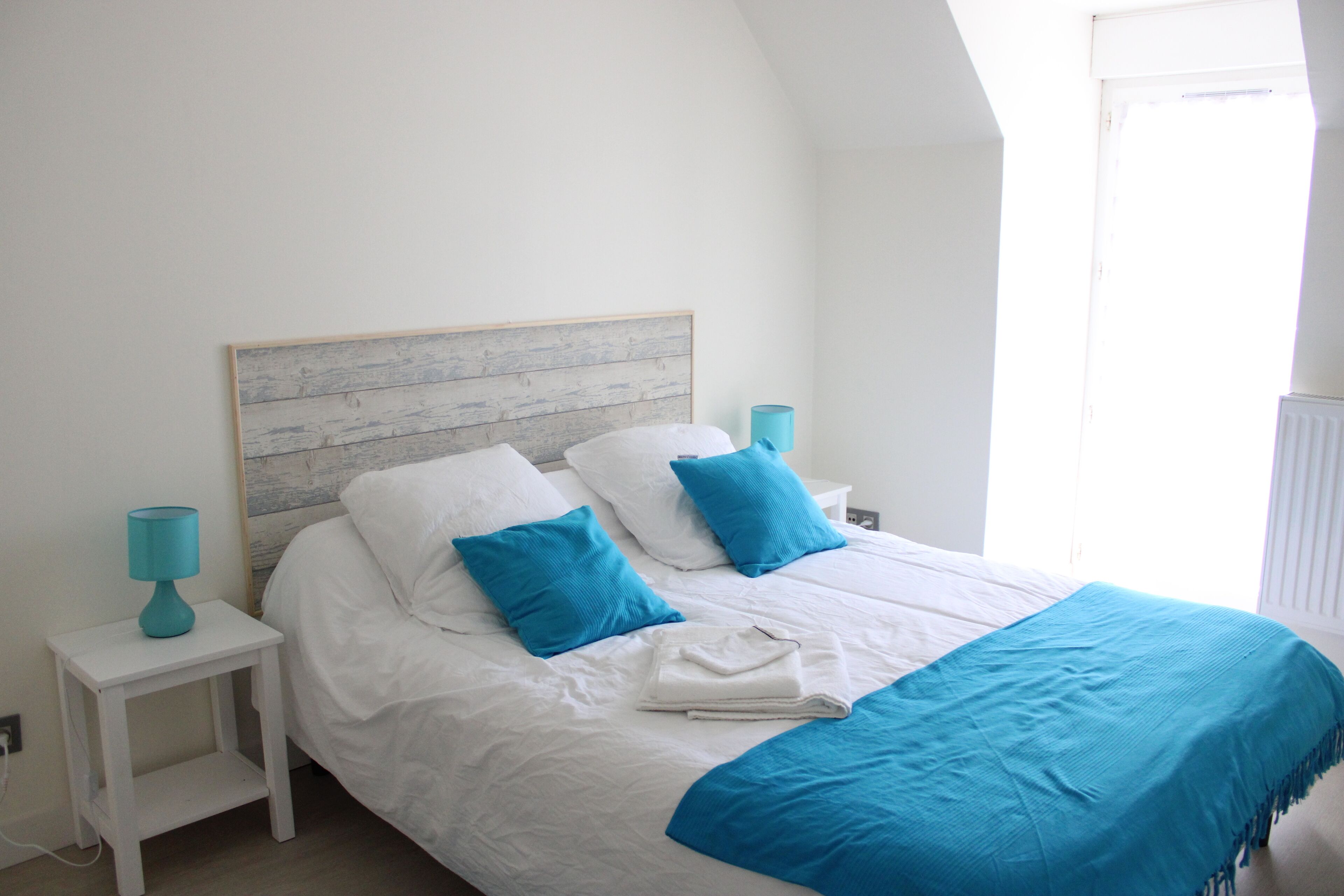 4 slaapkamers, een strijkplank/strijkijzer, reisbedje, gratis wifi