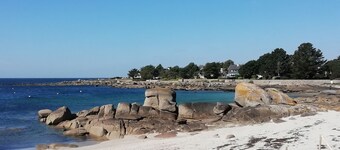 HOUSE WITH TERRACE 500m FROM THE BEACHES OF CABELLOU