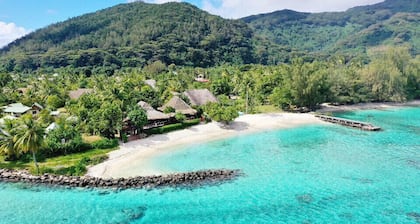 Voici la MAISON DE RĂVE! Maison en bord de mer de luxe Ă couper le souffle. Bord de l'eau.