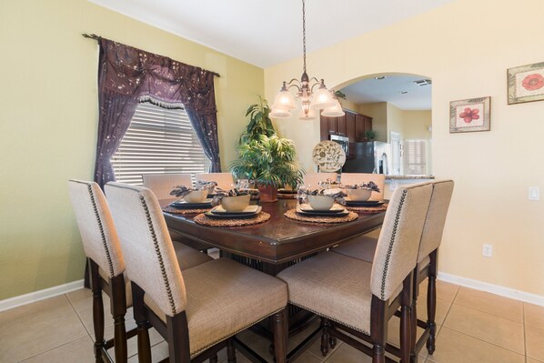 House, 6 Bedrooms, Private Pool (4 Bathrooms) | In-room dining