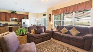 House, 6 Bedrooms, Private Pool (4 Bathrooms) | Private kitchen | Full-size fridge, microwave, oven, stovetop