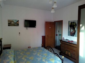 2 chambres, bureau, fer et planche à repasser, Wi-Fi gratuit