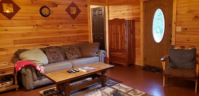Henson 1: Rustic Vacation Cabin in the Arbuckles of Southern Oklahoma