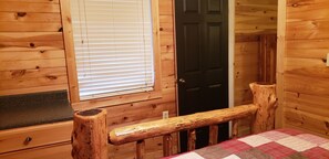 2 bedrooms, WiFi, bed sheets, wheelchair access - Henson 1: Rustic Vacation Cabin in the Arbuckles of Southern Oklahoma (Sulphur)