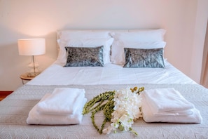 4 Schlafzimmer, Schreibtisch, Bügeleisen/Bügelbrett, Reisekinderbett