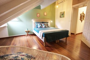 4 slaapkamers, een strijkplank/strijkijzer, reisbedje, gratis wifi
