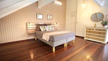 4 bedrooms, iron/ironing board, travel crib, free WiFi