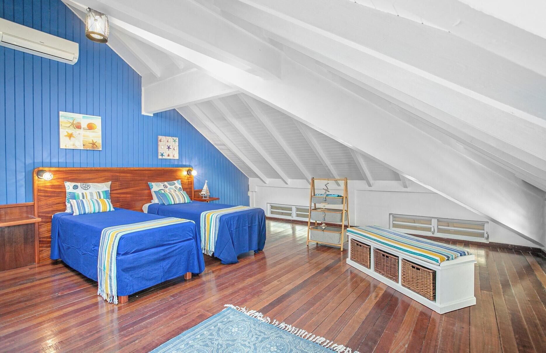 4 chambres, fer et planche à repasser, lit parapluie, Wi-Fi gratuit