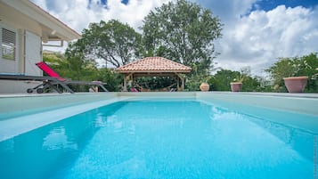 Piscine extérieure