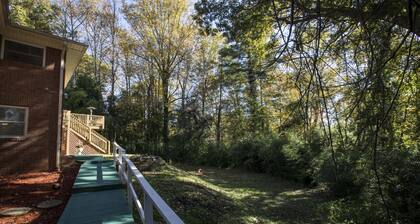 Appartement haut de gamme privé au coeur de Brevard, avec 1 chambre pouvant accueillir 4 personnes,