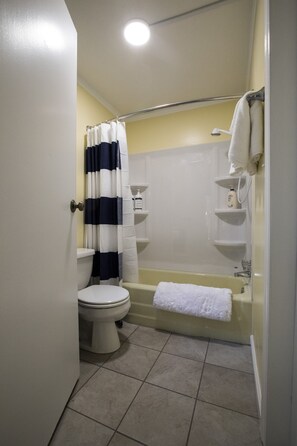 Combined shower/bathtub, hair dryer, towels, soap